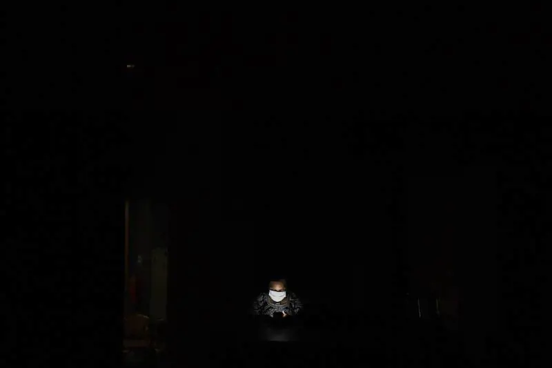Blackout in Venezuela, per il governo Maduro è un "attacco premeditato"