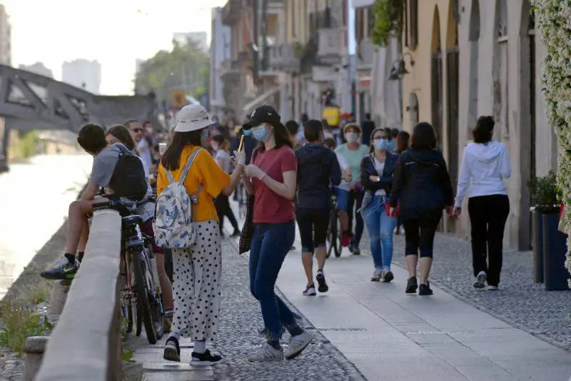 Un allarme sui contagi: qual è la fascia d'età che adesso è nel mirino