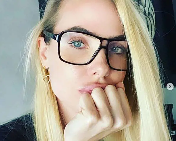 "Ragazzi adesso facciamo festa?" La foto di Ilary scatena la bufera