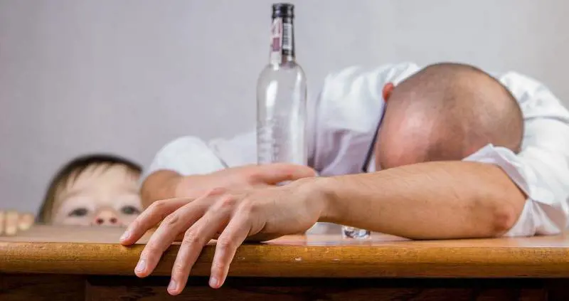 Delirium tremens, quali sono le cause e come si manifesta