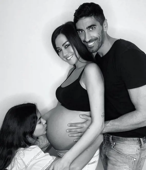Parto a sorpresa per Giorgia Palmas e Filippo Magnini. È nata Mia
