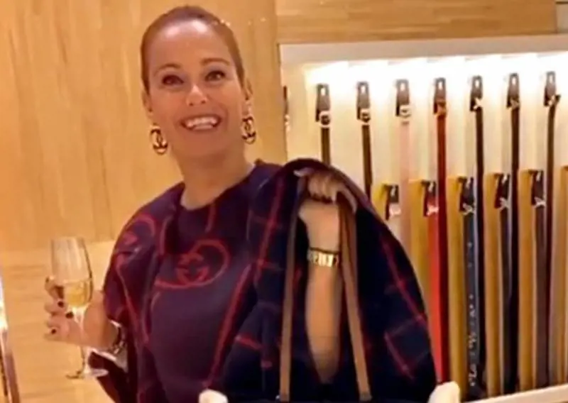 Lady Bonolis e il regalo extra lusso che indigna il web