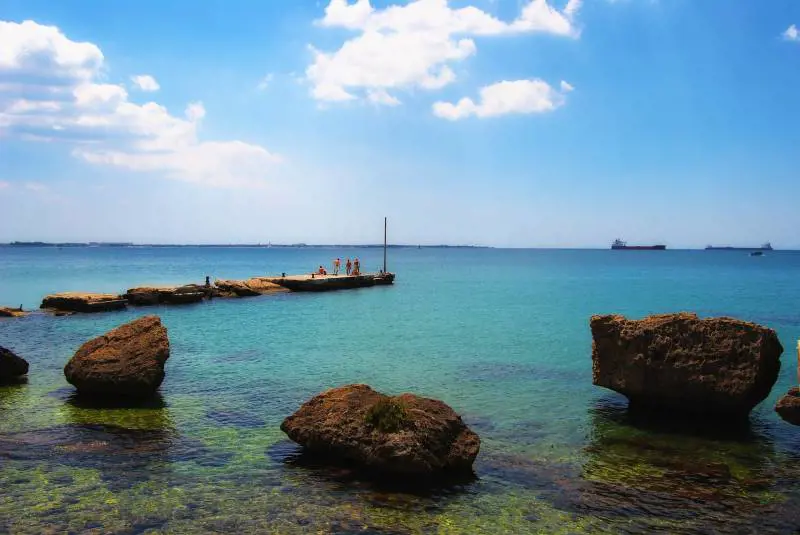 Il piano grillino su Taranto. Svendere il porto ai cinesi