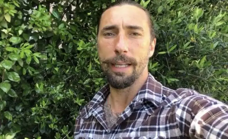 Vittorio Brumotti aggredito a Milano e ricoverato in ospedale