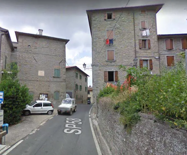Un paesino, ma in due Regioni: "Impossibile anche fare la spesa"