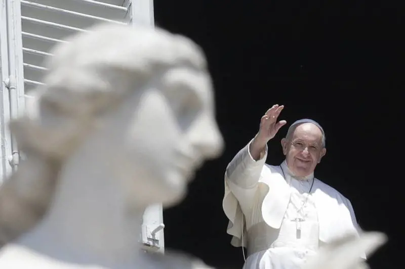 Migranti, gretini e Rousseau: la sinistra "assalta" la Chiesa