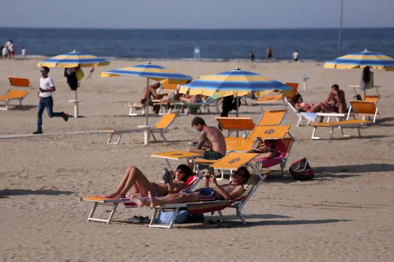 Date, regole e obblighi in spiaggia: come e quando andare al mare