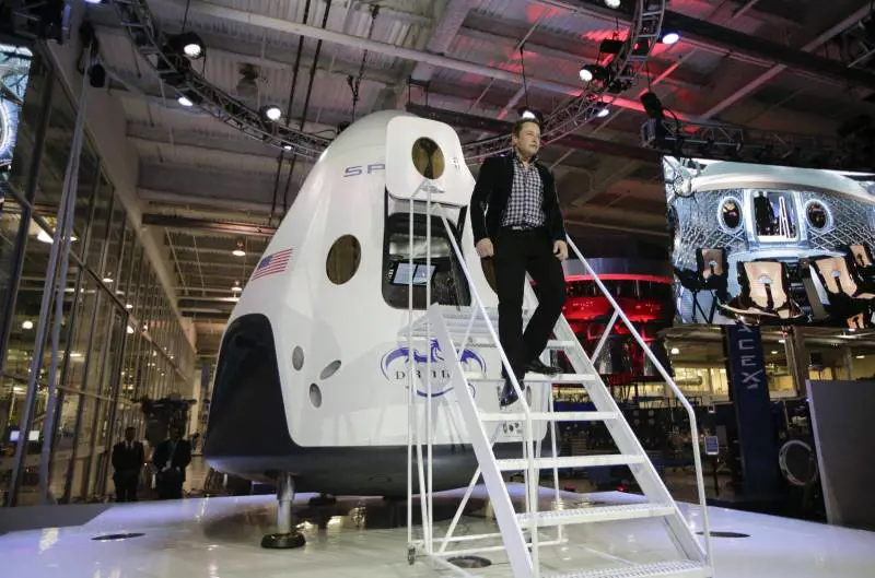 Elon Musk costretto a cambiare il nome del figlio. Ma è difficile da pronunciare