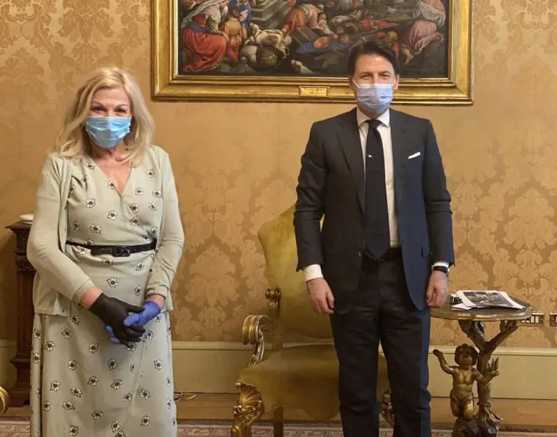 La richiesta di Sandra Milo a Conte: "Deve togliere l'Iva fino al 2021"