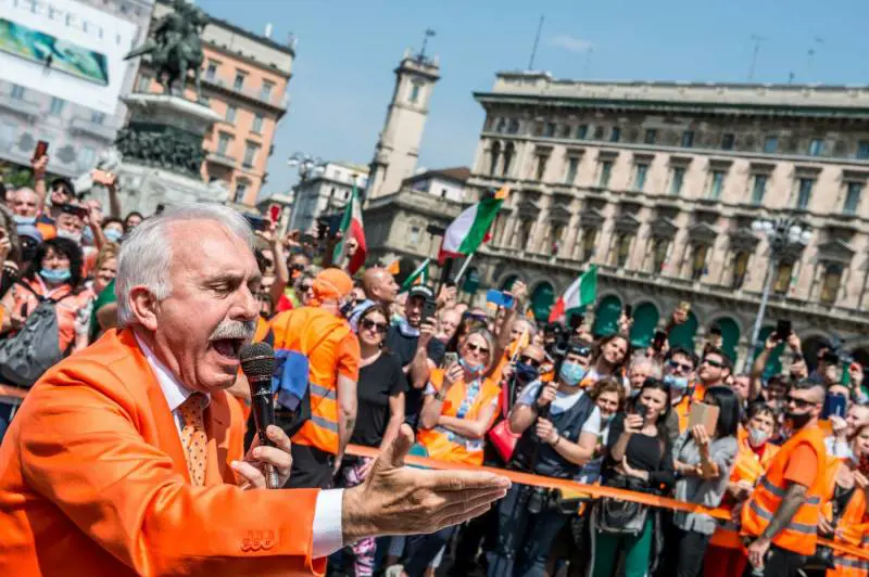 L'odio dei gilet arancioni: "Bastardi, ora le bombe"