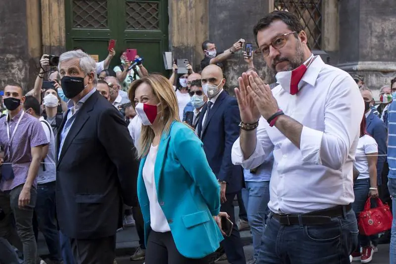 Chi maschera il vero problema