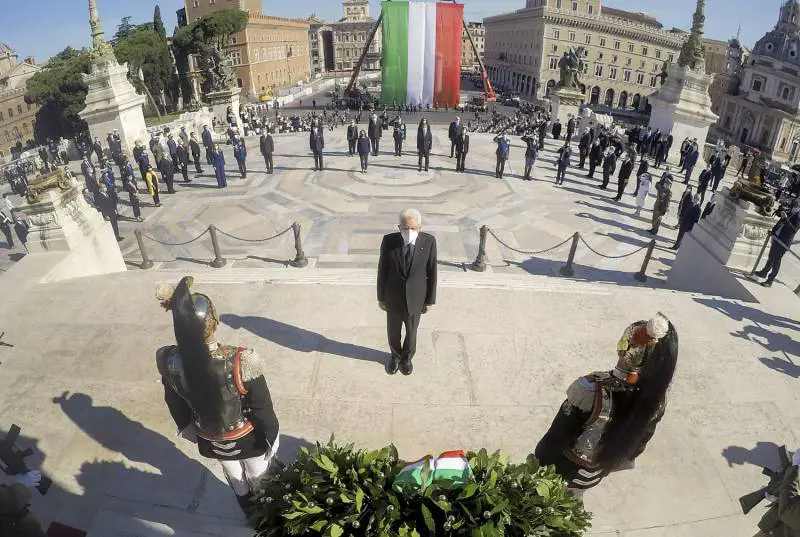 Così il Quirinale fa da scudo a Conte e Fontana