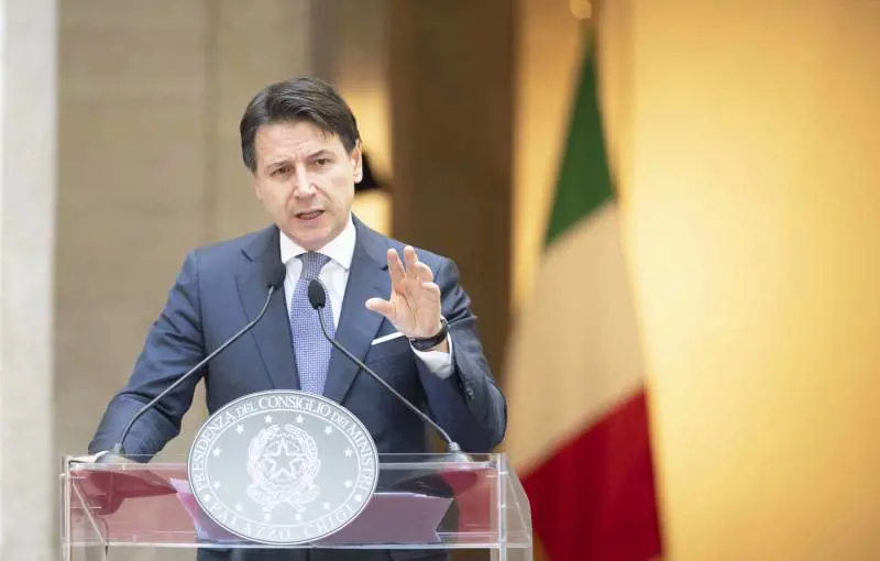 La politica isterica vista dal Plexiglas