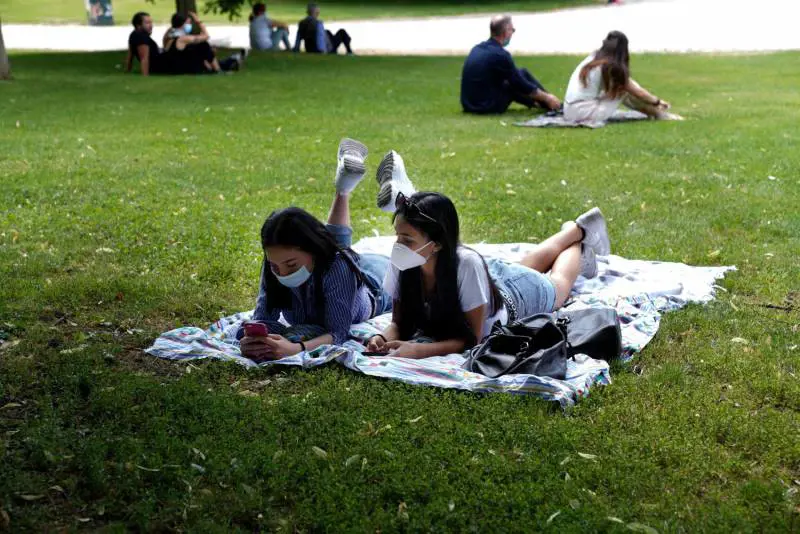 Virologo Silvestri: "Virus in ritirata ma discesa rallenta, occhio ai prossimi giorni"
