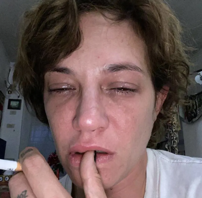 Lo strazio social di Asia Argento: "Volete il dolore? Eccolo"