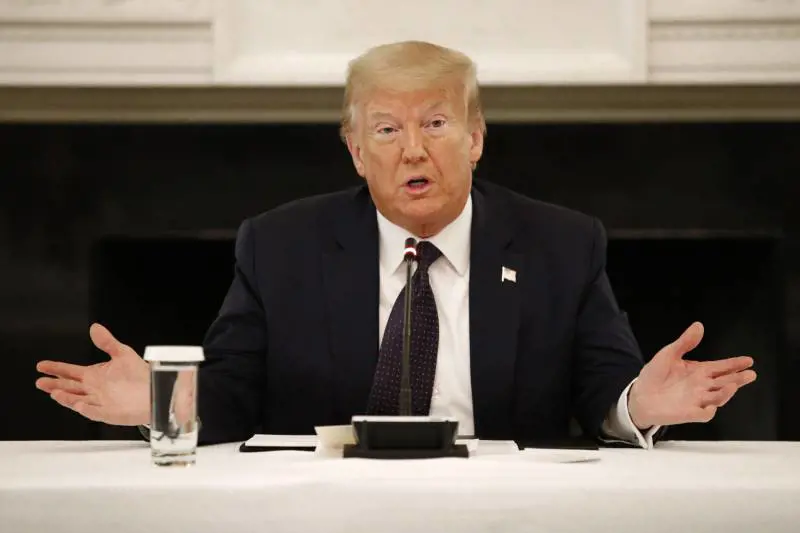 Contagi, proteste e inchieste Comizio al veleno per Trump