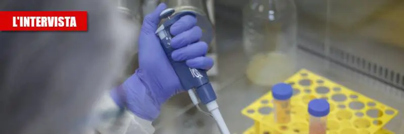 I farmaci, il vaccino e il plasma: previsioni e profezie sul virus
