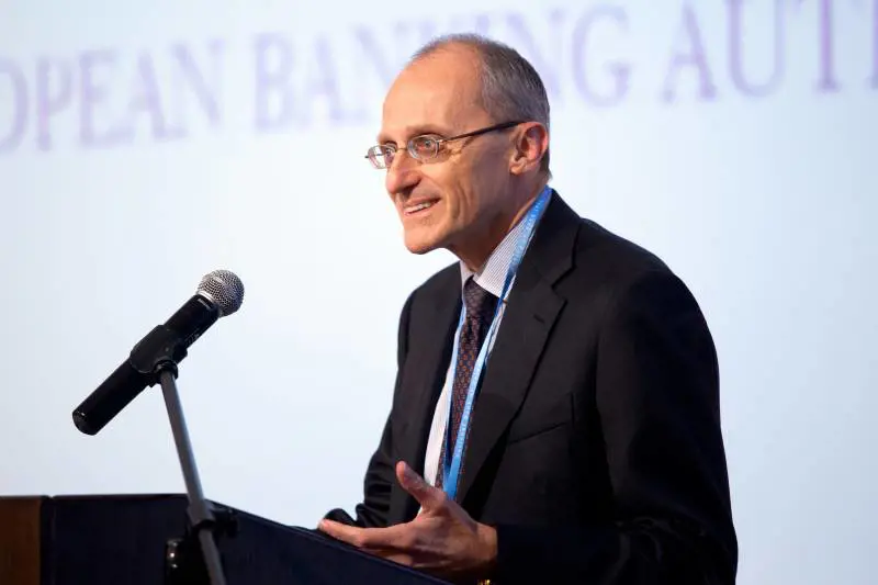 La Bce sprona le banche a creare dei big europei