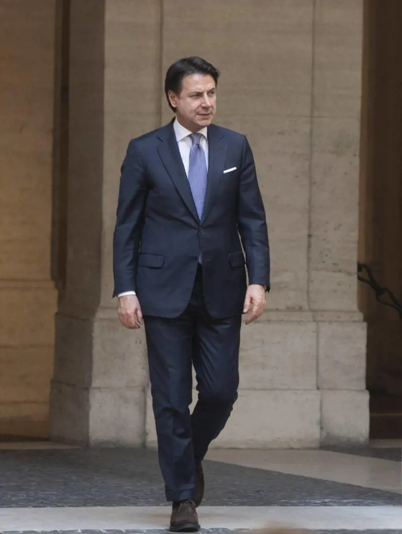 Via agli Stati generali di Conte. L'occhio della Troika sull'Italia
