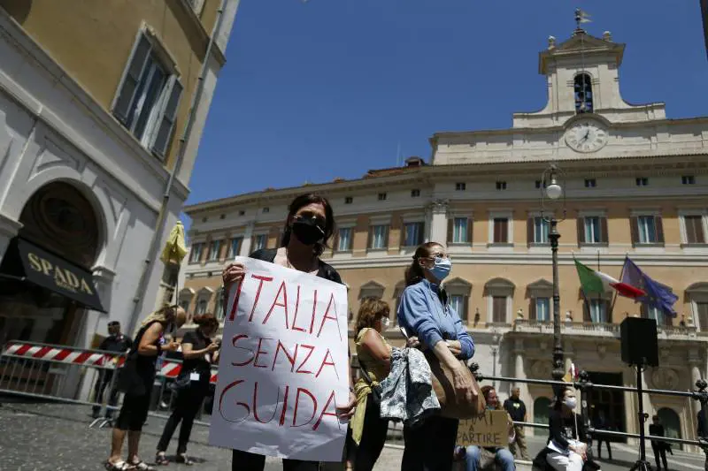 Tridico mente sulla povertà e il premier ripete le bugie