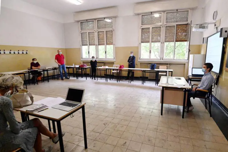 Maturità senza mascherina. "Sarà solo raccomandata"