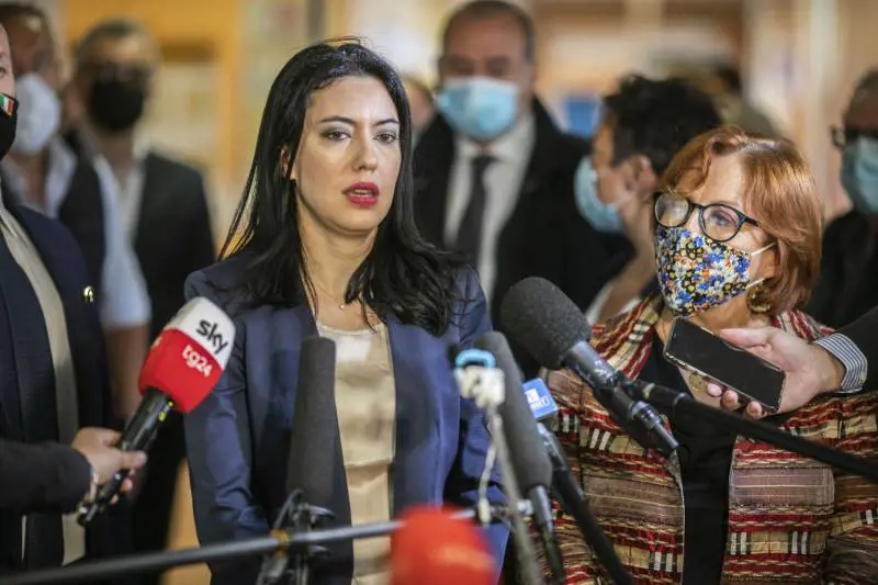 "Così a settembre non si torna a scuola". Famiglie, presidi e prof contro la Azzolina