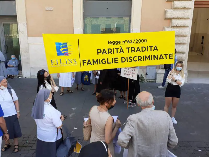 "Le famiglie discriminate", la protesta delle paritarie