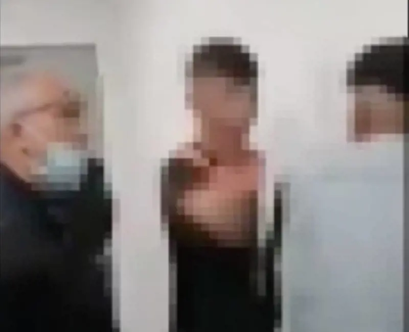 Schiaffi nel centro accoglienza. Rimosso il poliziotto-sceriffo