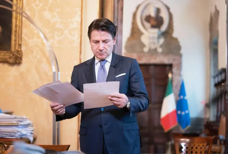 Conte all'ultima spiaggia va a caccia di voti sul Mes