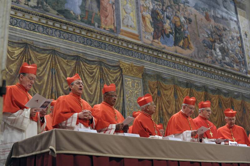 Manovre in Vaticano. Ora spuntano le schede dei "papabili"