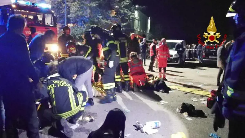 Tutti assolti per la strage di Corinaldo. L'ira dei parenti: "Sono stati uccisi di nuovo"