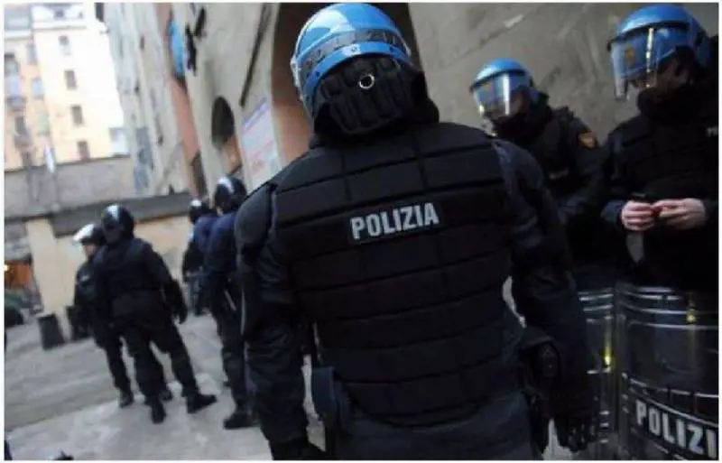 "Mancano occhiali contro Covid" E l'agente finisce sotto inchiesta