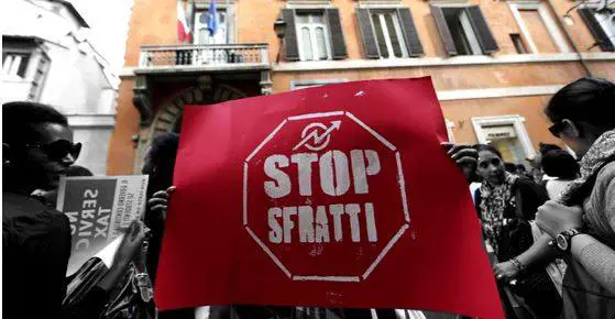 "Oltre al danno la beffa Il Comune  sfratta noi esercenti del centro"