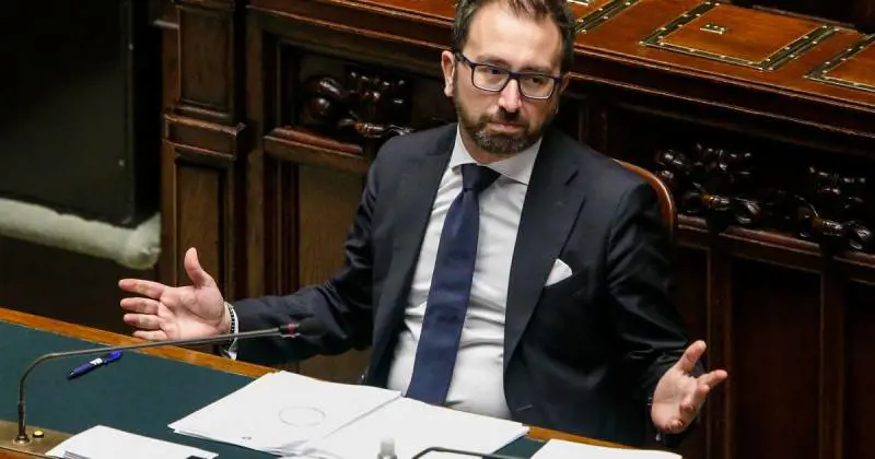 Bonafede "libera" 5mila detenuti. E lascia gli agenti senza mascherine