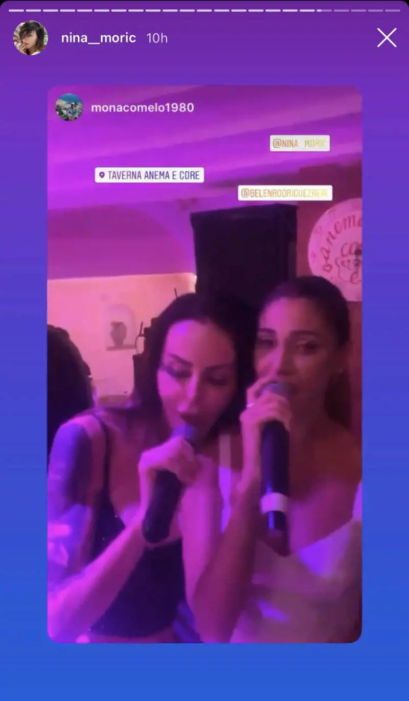 "Viado, vai in giro nuda". Ma ora Belen e la Moric fanno pace. E sul palco si scambiano baci e abbracci