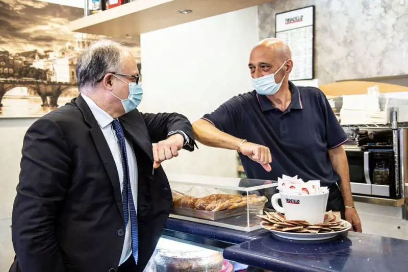 "Scommessa vinta". Gualtieri si fa i complimenti. Ma in migliaia aspettano la cig