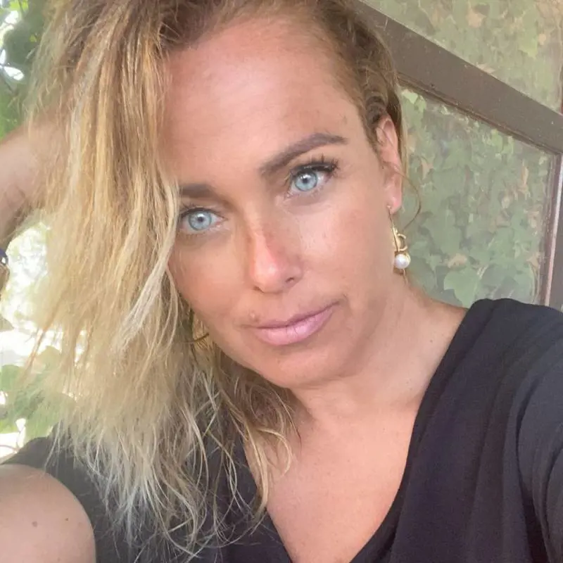 Nessun dividendo per la società della moglie di Bonolis. Anche Sonia sente la crisi?