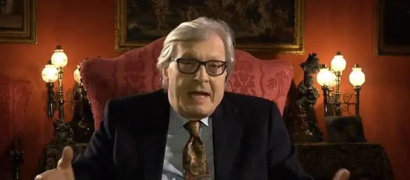 Provocazione di Sgarbi: multa a chi indossa la mascherina senza necessità