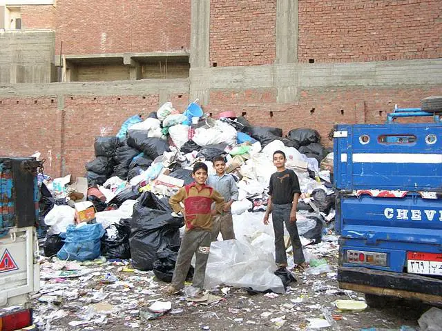 La città dell'immondizia che rifiuta di arrendersi