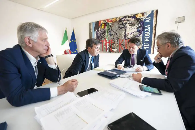 L'ultimo round sui fondi Ue. Il "ricatto" olandese la spunta
