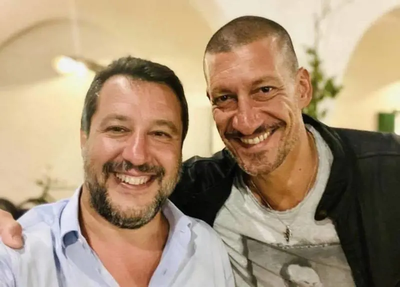 "Razzista". Mastrangelo insultato dopo il selfie con Salvini