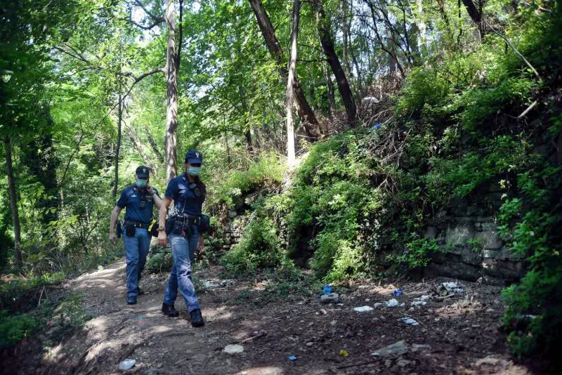 Milano, violenza sessuale al Monte Stella: fermato 24enne africano