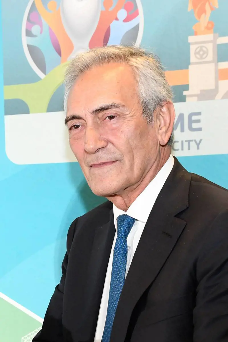 I dem polemizzano perfino sul premio del tartufo dato alla Figc