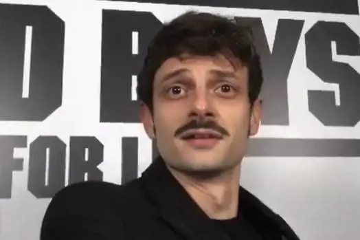 Gli strani post, l'ex fidanzata e la canzone in arrivo. Fabio Rovazzi torna a fare parlare di sé