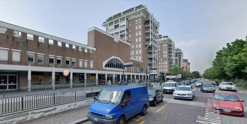 Un altro migrante bacia i bimbi in bocca: "Mi ricordava i figli in Pakistan"