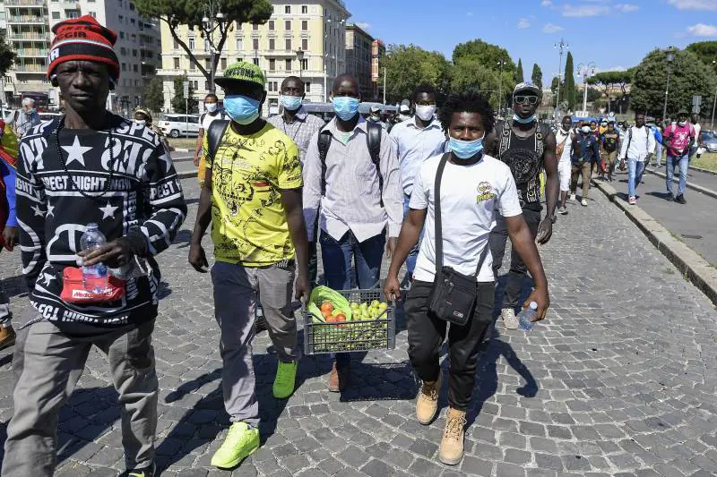 Maxi focolaio tra i migranti a Treviso: 133 positivi nell'ex caserma Serena