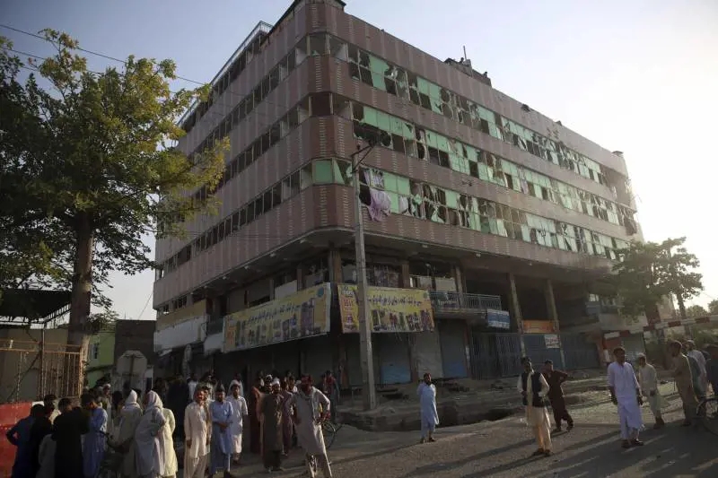Afghanistan, l'Isis assalta prigione per liberare i suoi adepti: 38 morti