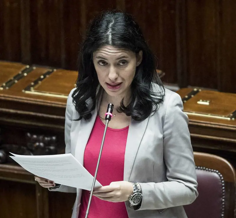 Distanziamenti, la scuola nel caos. Il Cts: "Pericolosissimo riaprire"