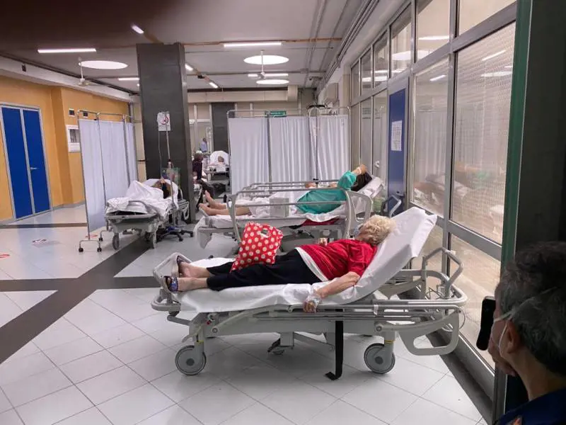 Coronavirus, la denuncia: "In Campania non tornano i conti sulle terapie intensive"