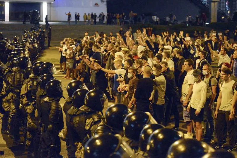 "La rivolta cresce oltre la capitale. Ma Lukashenko può resistere"